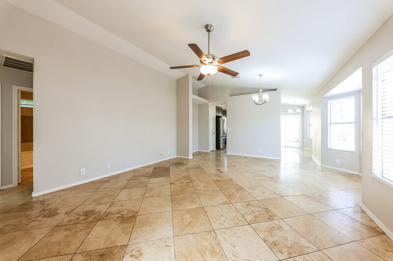 2,055/Mo, 3614 W Camino Del Rio Glendale, AZ 85310 Living Room View