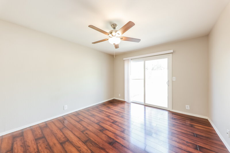 2,055/Mo, 3614 W Camino Del Rio Glendale, AZ 85310 Main Bedroom View