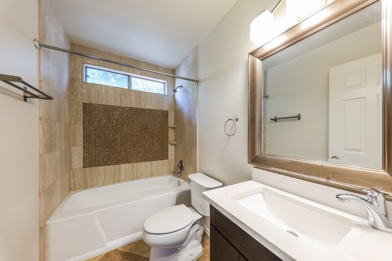 2,055/Mo, 3614 W Camino Del Rio Glendale, AZ 85310 Bathroom View