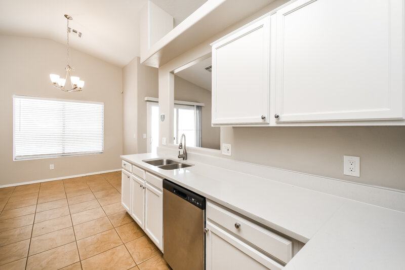 2,840/Mo, 9146 E Encanto St Mesa, AZ 85207 Kitchen View