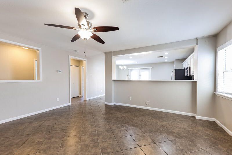 1,805/Mo, 12552 W Charter Oak Rd El Mirage, AZ 85335 Living Room View