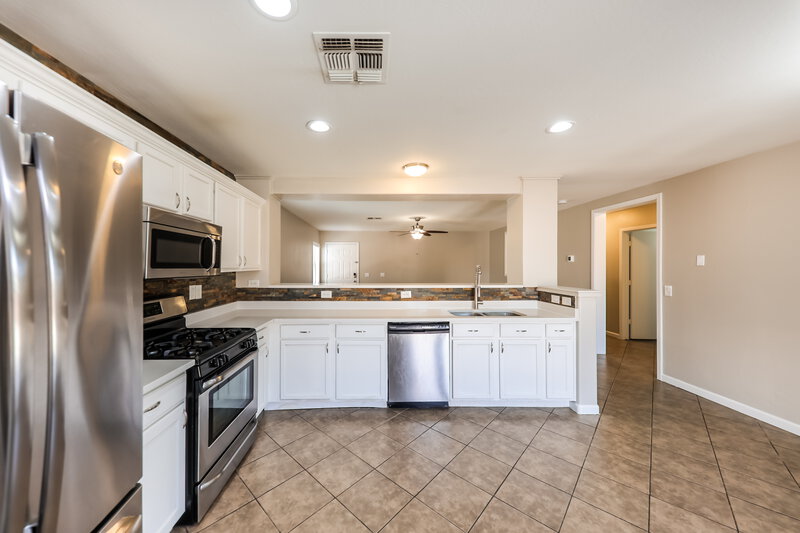 1,805/Mo, 12552 W Charter Oak Rd El Mirage, AZ 85335 Kitchen View 2