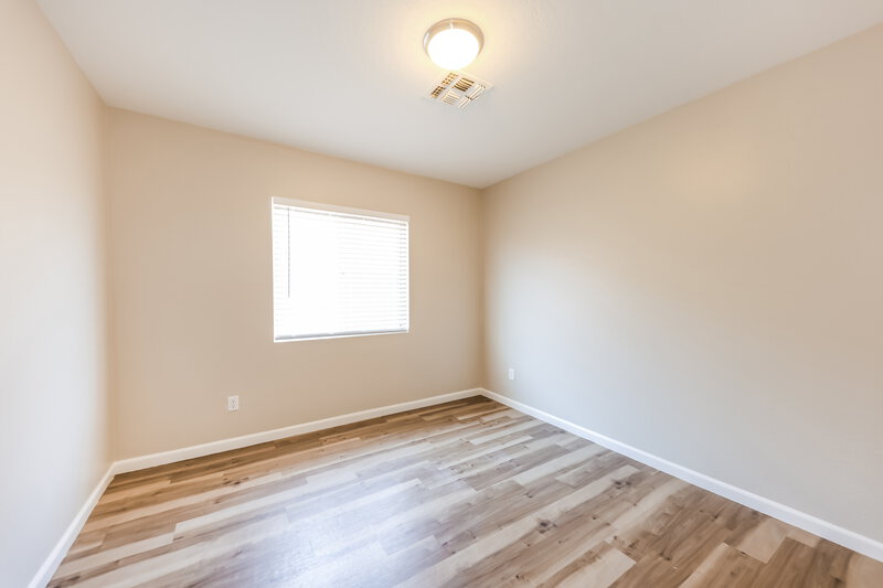 1,805/Mo, 12552 W Charter Oak Rd El Mirage, AZ 85335 Bedroom View