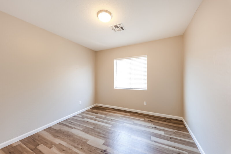 1,805/Mo, 12552 W Charter Oak Rd El Mirage, AZ 85335 Bedroom View 2