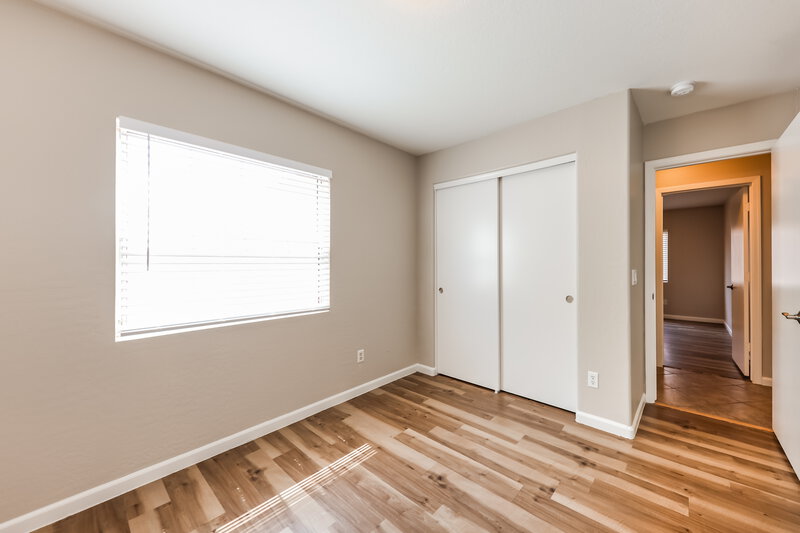 1,805/Mo, 12552 W Charter Oak Rd El Mirage, AZ 85335 Bedroom View 3