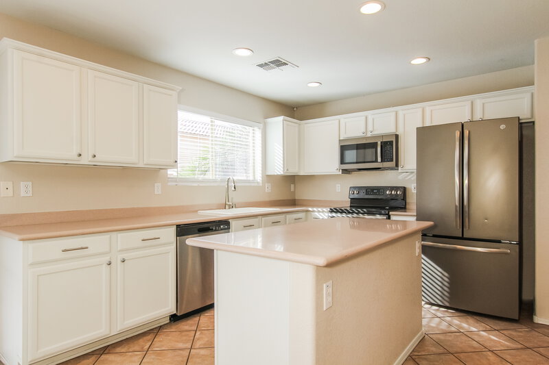 1,960/Mo, 17037 W Marshall Ln Surprise, AZ 85388 Kitchen View