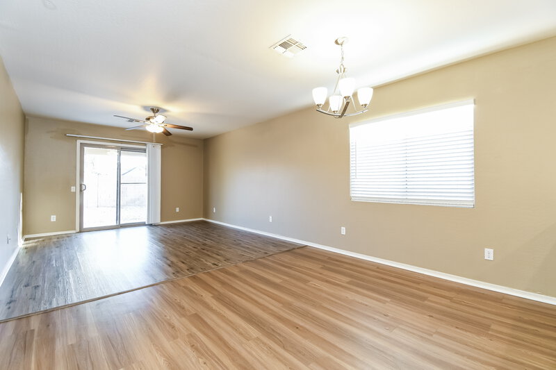 1,825/Mo, 1701 E Christopher St San Tan Valley, AZ 85140 Dining Room View