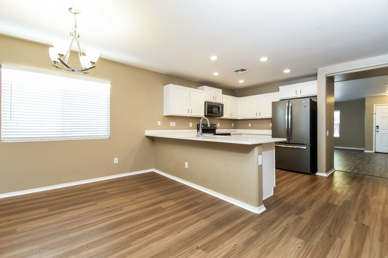 1,825/Mo, 1701 E Christopher St San Tan Valley, AZ 85140 Dining Room View 2