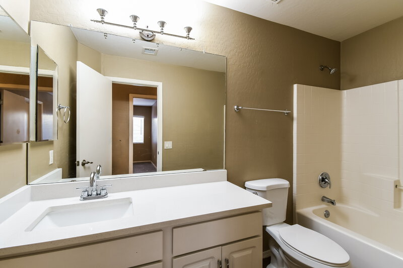 1,825/Mo, 1701 E Christopher St San Tan Valley, AZ 85140 Main Bathroom View