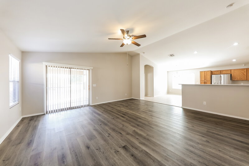 1,850/Mo, 501 S 125th Ave Avondale, AZ 85323 Living Room View