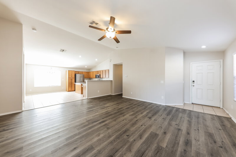 1,850/Mo, 501 S 125th Ave Avondale, AZ 85323 Living Room View 2
