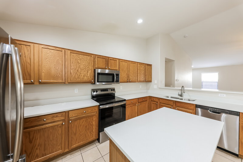1,850/Mo, 501 S 125th Ave Avondale, AZ 85323 Kitchen View 2