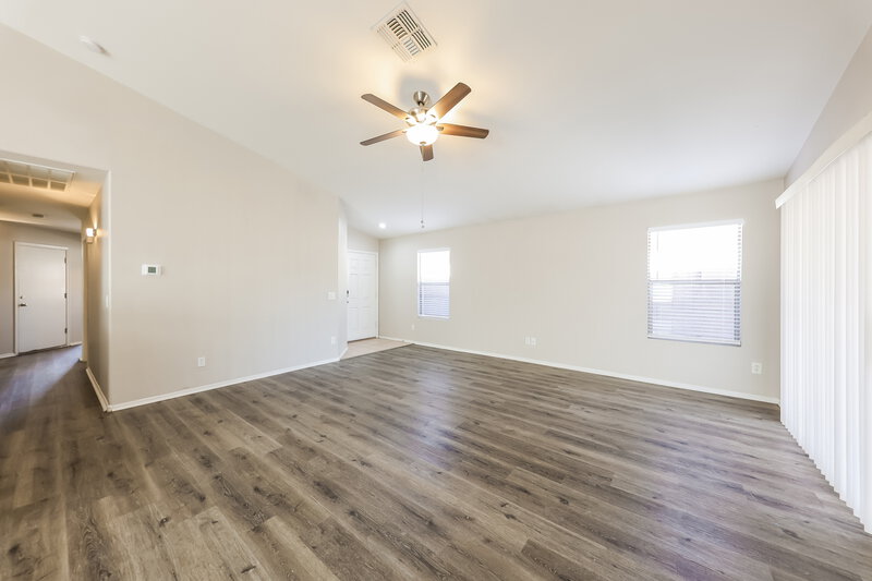 1,850/Mo, 501 S 125th Ave Avondale, AZ 85323 Family Room View