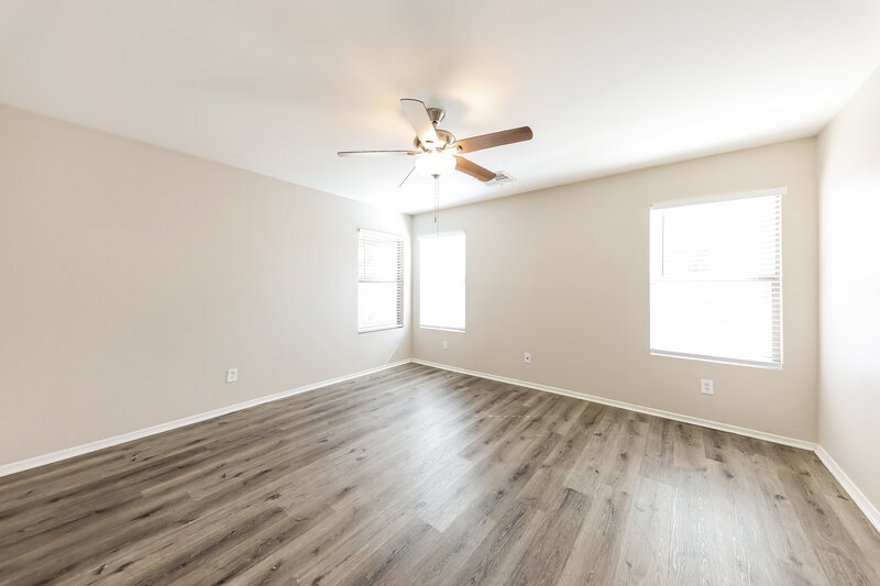 1,850/Mo, 501 S 125th Ave Avondale, AZ 85323 Family Room View 2