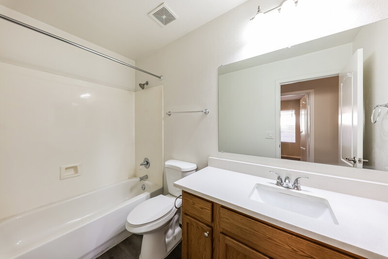 1,850/Mo, 501 S 125th Ave Avondale, AZ 85323 Bathroom View