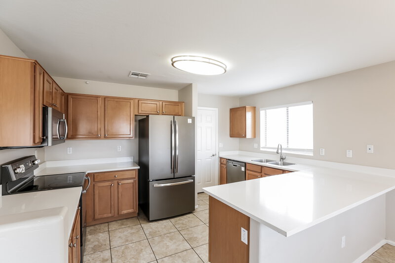 3,300/Mo, 2004 S 106th Ln Tolleson, AZ 85353 Kitchen View