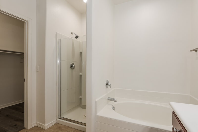 2,200/Mo, 7515 W Irwin Ave Laveen, AZ 85339 Main Bathroom View 2