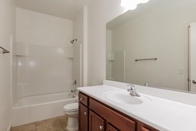 2,200/Mo, 7515 W Irwin Ave Laveen, AZ 85339 Bathroom View