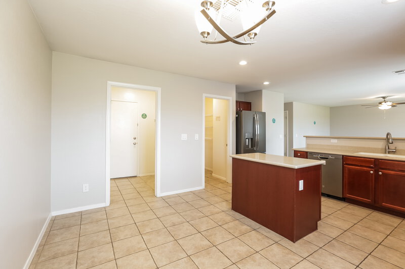 2,275/Mo, 10755 W Coolidge St Phoenix, AZ 85037 Kitchen View