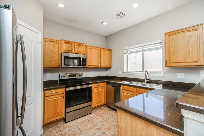 2,245/Mo, 2581 E Bellerive Drive Chandler, AZ 85249 Kitchen View