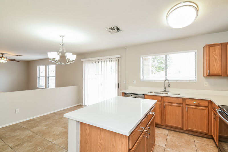 2,215/Mo, 8918 E Oro Cir Mesa, AZ 85212 Kitchen View 2