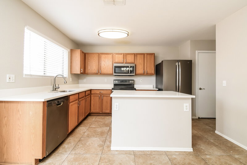 2,175/Mo, 8918 E Oro Cir Mesa, AZ 85212 Kitchen View 2