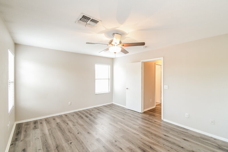 2,215/Mo, 8918 E Oro Cir Mesa, AZ 85212 Main Bedroom View 3