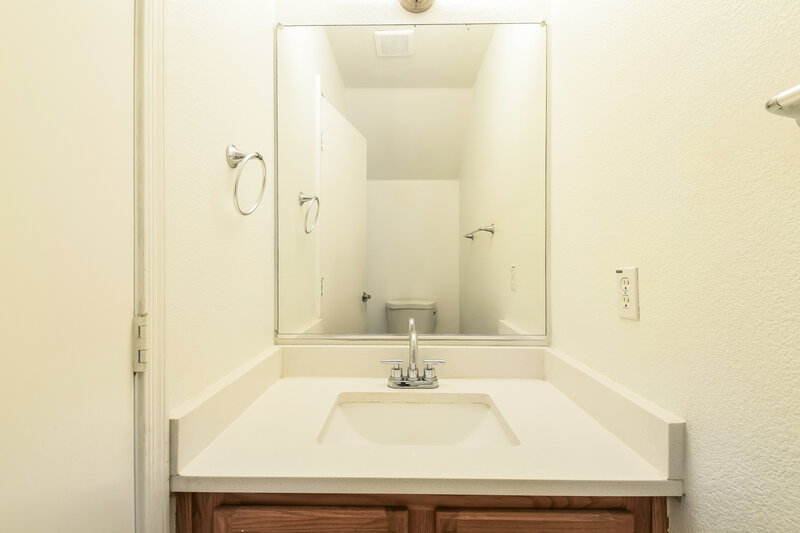 2,175/Mo, 8918 E Oro Cir Mesa, AZ 85212 Bathroom View 2