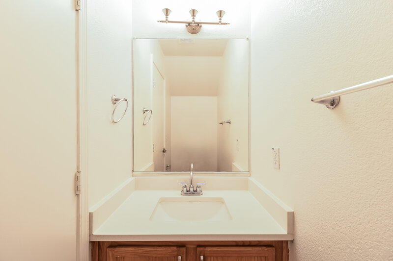 2,215/Mo, 8918 E Oro Cir Mesa, AZ 85212 Bathroom View 2