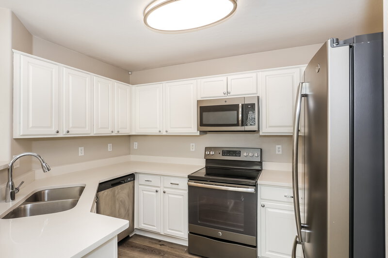 1,870/Mo, 16634 N 153rd Drive Surprise, AZ 85374 Kitchen View 2