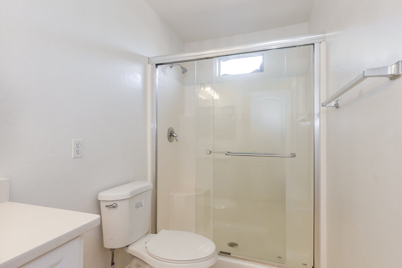 1,870/Mo, 16634 N 153rd Drive Surprise, AZ 85374 Main Bathroom View