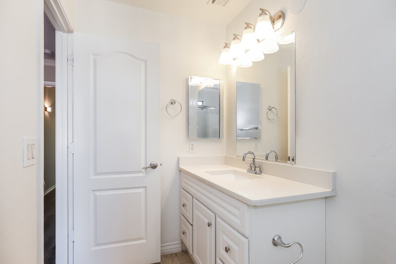 1,870/Mo, 16634 N 153rd Drive Surprise, AZ 85374 Main Bathroom View 2