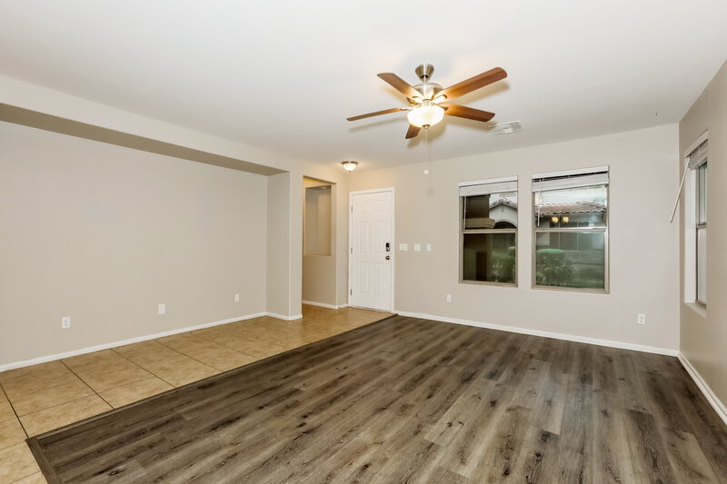 2,080/Mo, 992 S Hawk Ln Gilbert, AZ 85296 Living Room View 2
