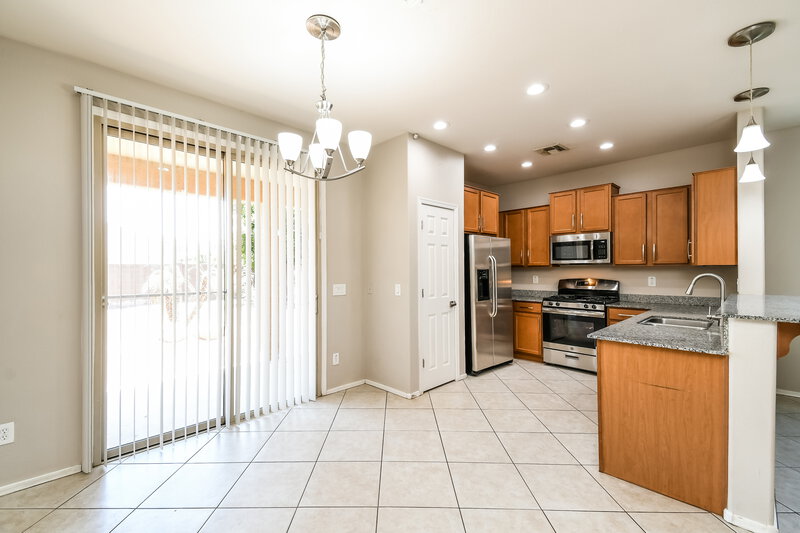 1,850/Mo, 7205 W Jones Ave Phoenix, AZ 85043 Dining Room View