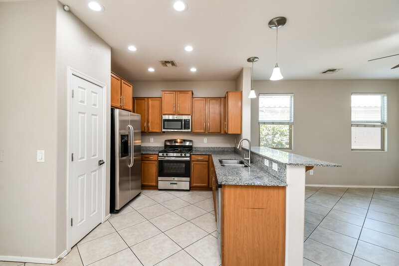 1,850/Mo, 7205 W Jones Ave Phoenix, AZ 85043 Kitchen View