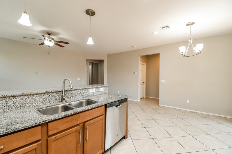 1,850/Mo, 7205 W Jones Ave Phoenix, AZ 85043 Kitchen View 2