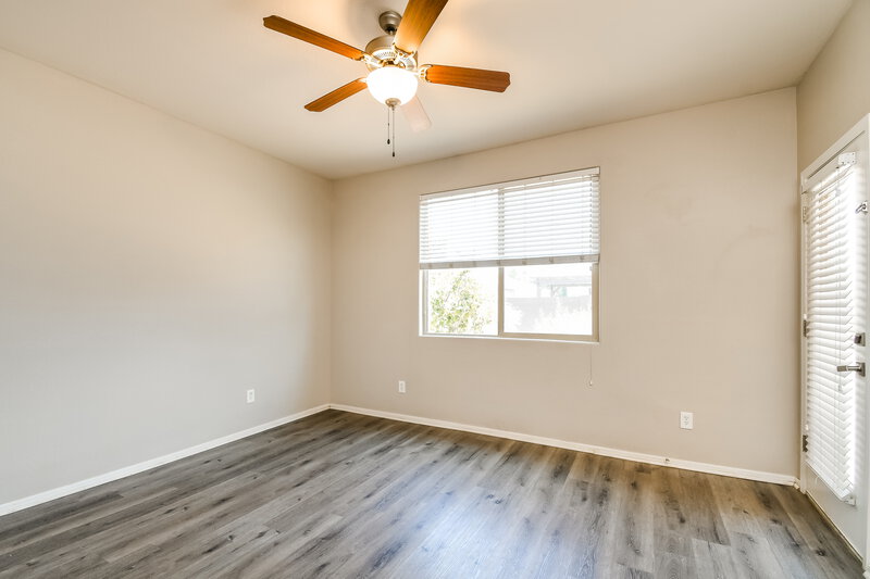 1,850/Mo, 7205 W Jones Ave Phoenix, AZ 85043 Main Bedroom View 2