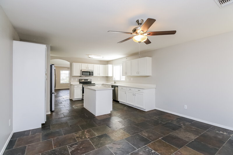 1,905/Mo, 40082 N Costa Del Sol Dr San Tan Valley, AZ 85140 Kitchen View