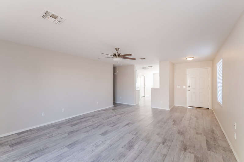 2,220/Mo, 24620 N 38th Lane Glendale, AZ 85310 Living Room View 2