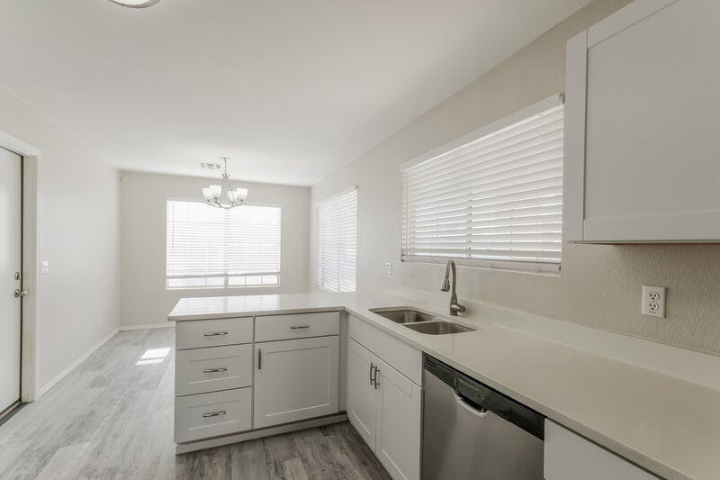 2,220/Mo, 24620 N 38th Lane Glendale, AZ 85310 Kitchen View