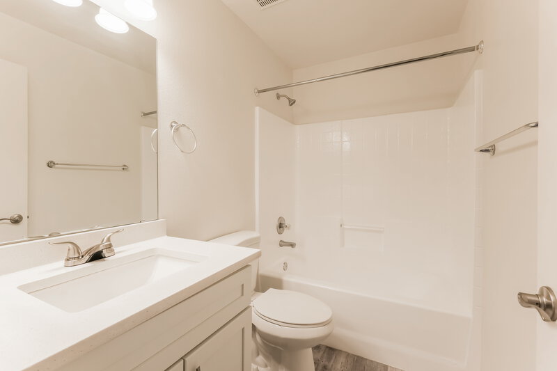 2,220/Mo, 24620 N 38th Lane Glendale, AZ 85310 Bathroom View