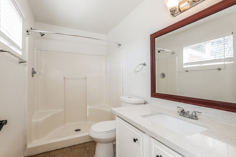 1,870/Mo, 6409 W Pima St Phoenix, AZ 85043 Main Bathroom View