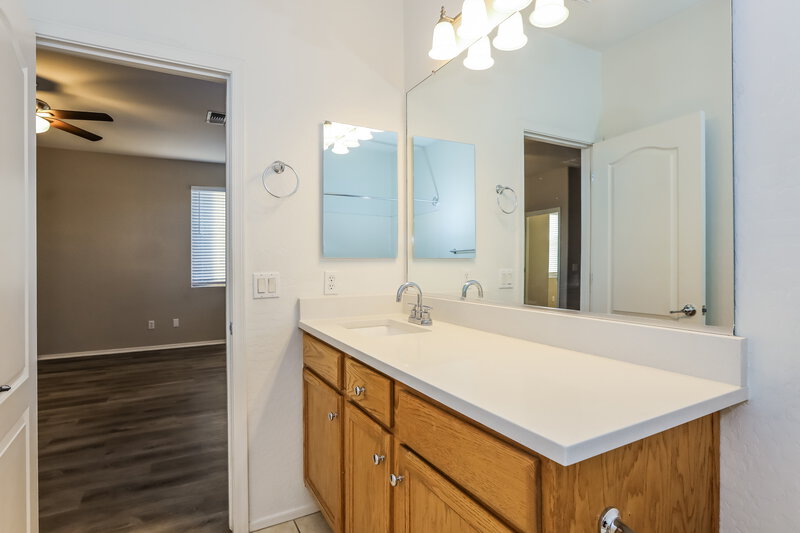 2,165/Mo, 865 E Stottler Dr Gilbert, AZ 85296 Main Bathroom View