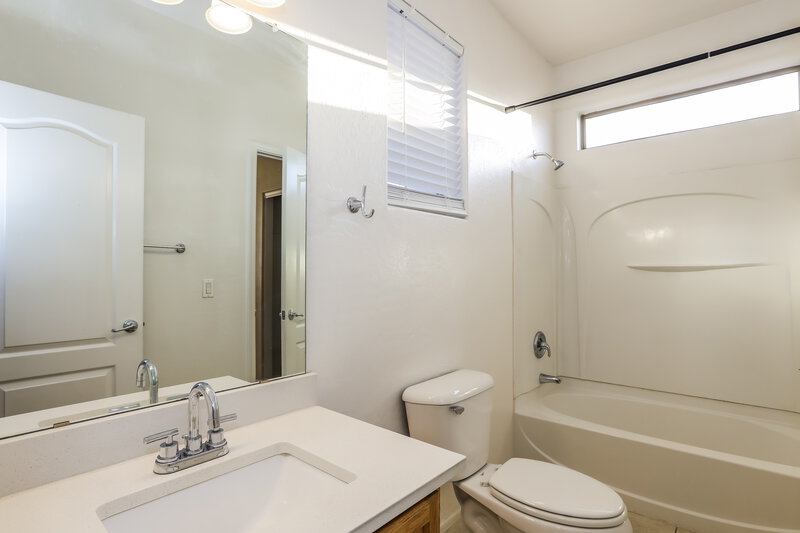 2,165/Mo, 865 E Stottler Dr Gilbert, AZ 85296 Bathroom View 2
