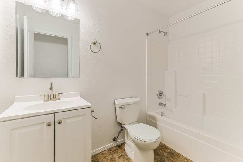 2,285/Mo, 2361 E 35th Ave Apache Junction, AZ 85119 Bathroom View