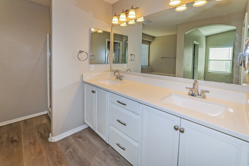 2,175/Mo, 3406 S 95th Dr Tolleson, AZ 85353 Primary Bathroom View