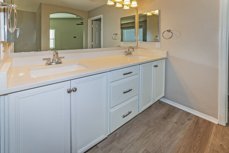 2,175/Mo, 3406 S 95th Dr Tolleson, AZ 85353 Main Bathroom View