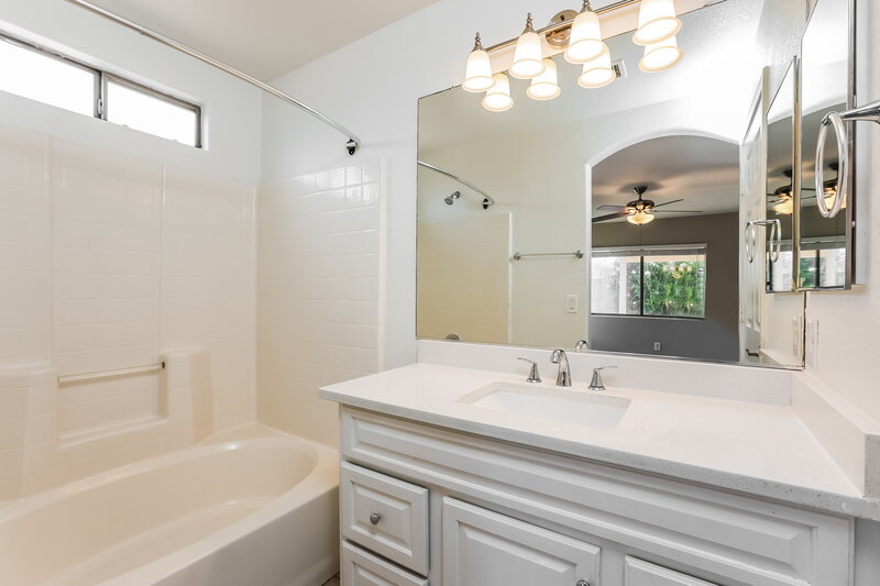 1,965/Mo, 12954 W Voltaire Ave El Mirage, AZ 85335 Main Bathroom View