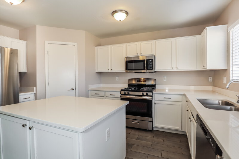 1,645/Mo, 12731 W Larkspur Rd El Mirage, AZ 85335 Kitchen View