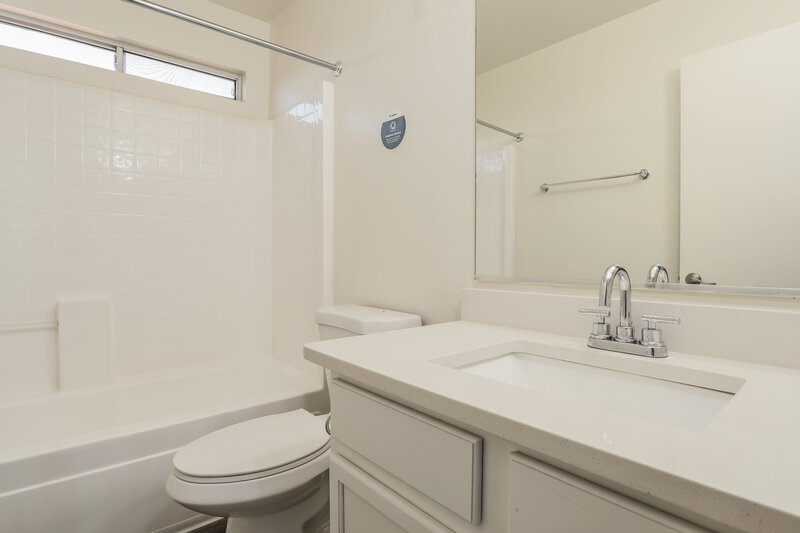 1,645/Mo, 12731 W Larkspur Rd El Mirage, AZ 85335 Bathroom View